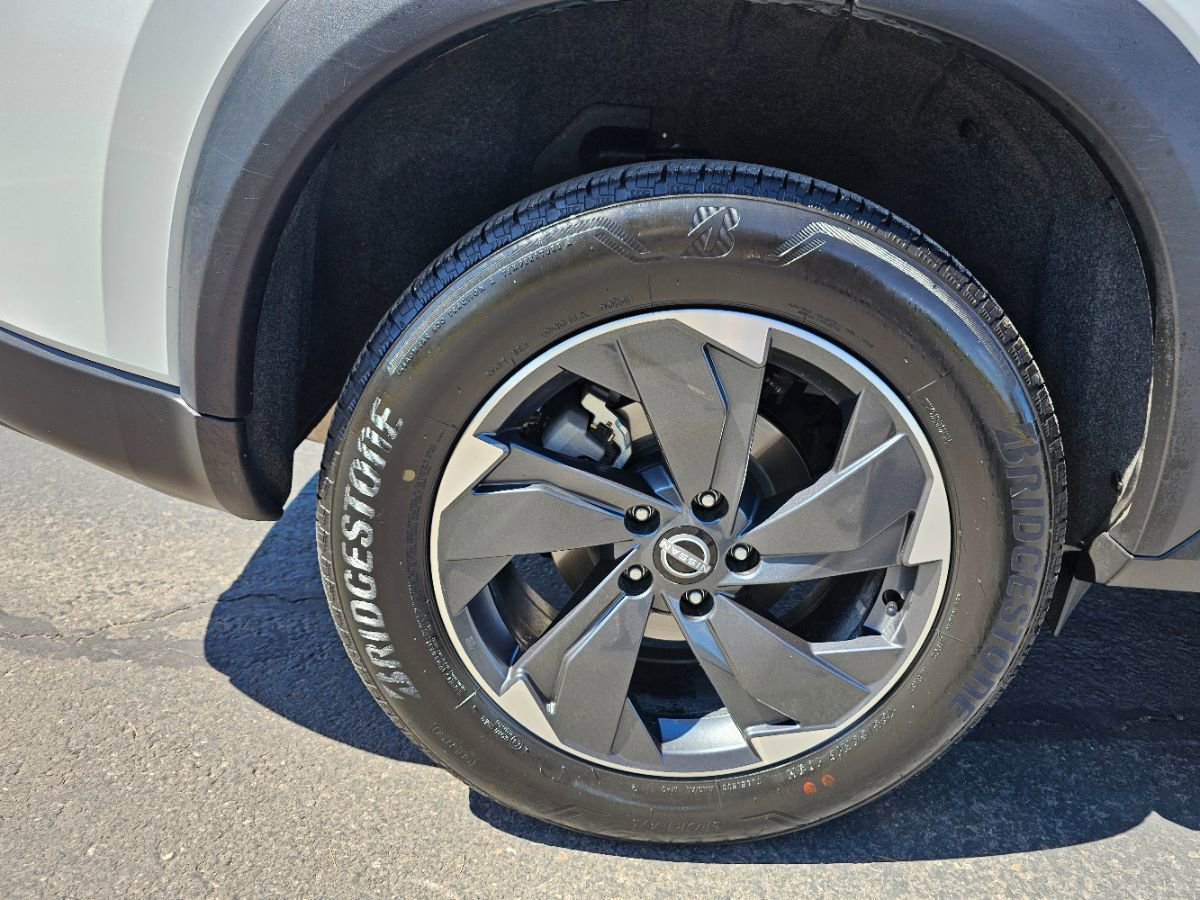 Used 2025 Nissan Rogue SV image 15