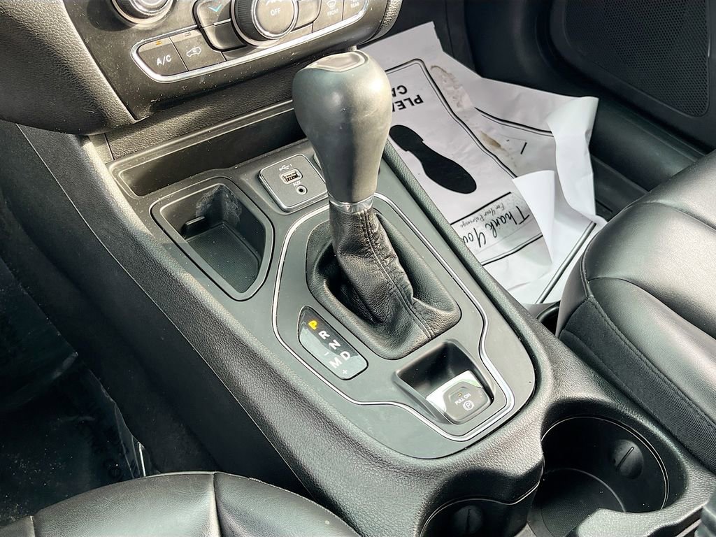 Certified 2019 Jeep Cherokee Latitude Plus image 16