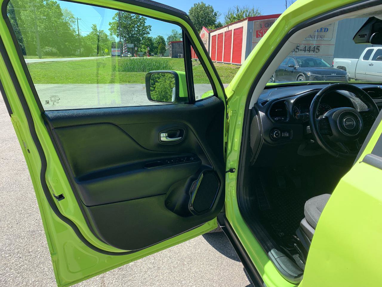 Used 2017 Jeep Renegade Altitude AWD/4WD image 9