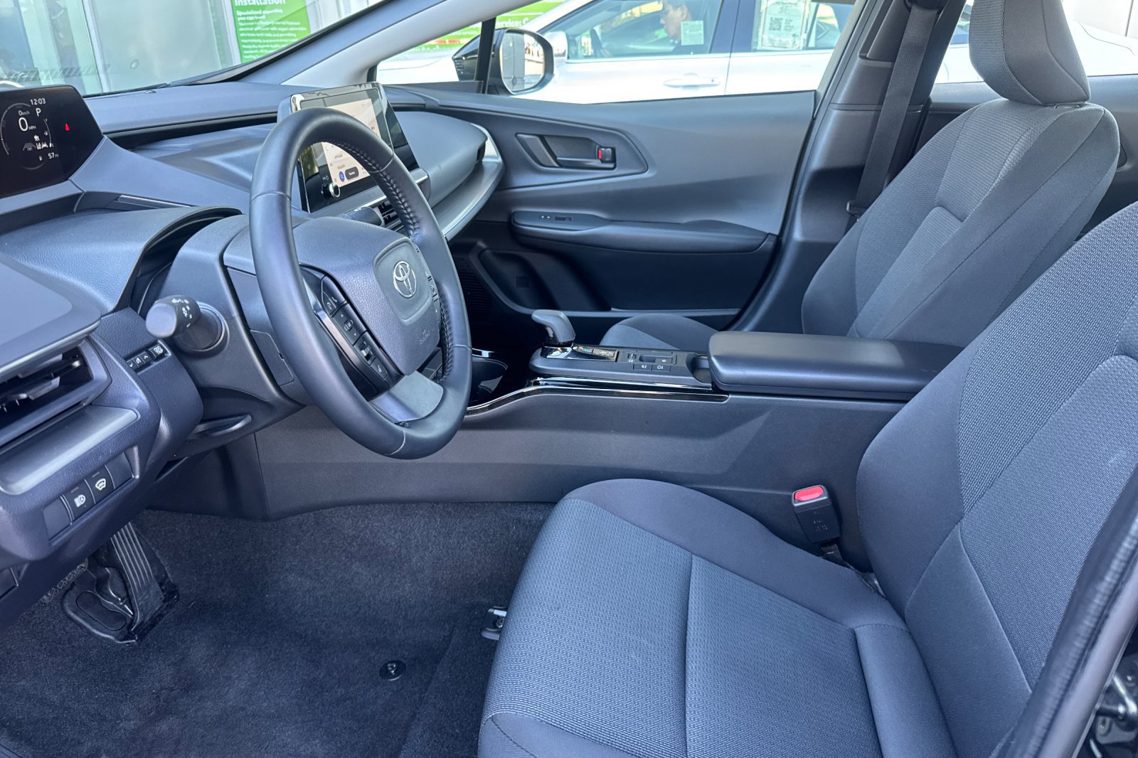 Used 2025 Toyota Prius LE FWD image 27