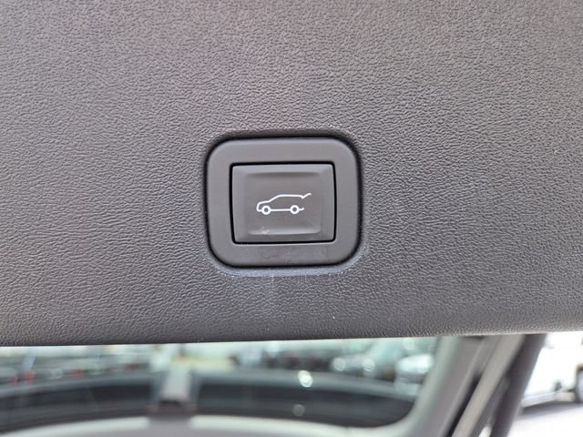 Used 2025 Cadillac Optiq Luxury 2 w/ LPO, Floor Liner Package AWD/4WD image 16