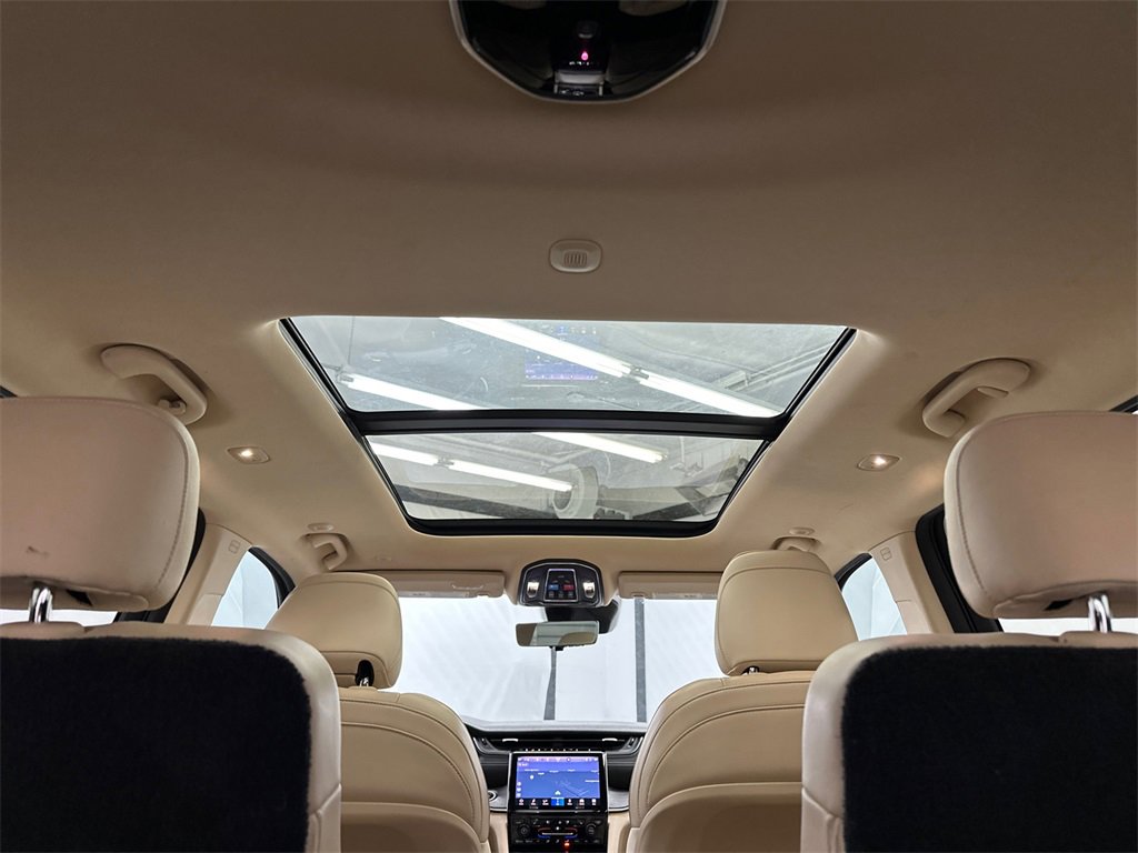 Used 2021 Jeep Grand Cherokee L Limited w/ Luxury Tech Group II image 22