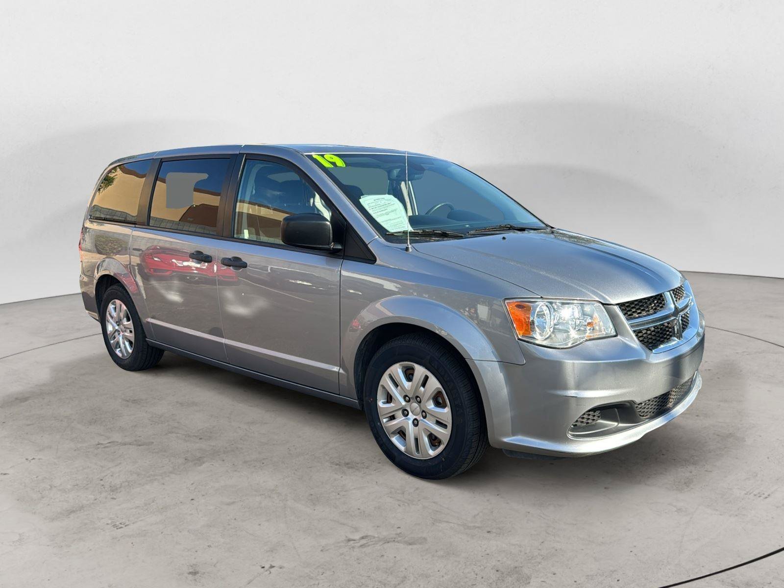 Used 2019 Dodge Grand Caravan SE FWD image 1