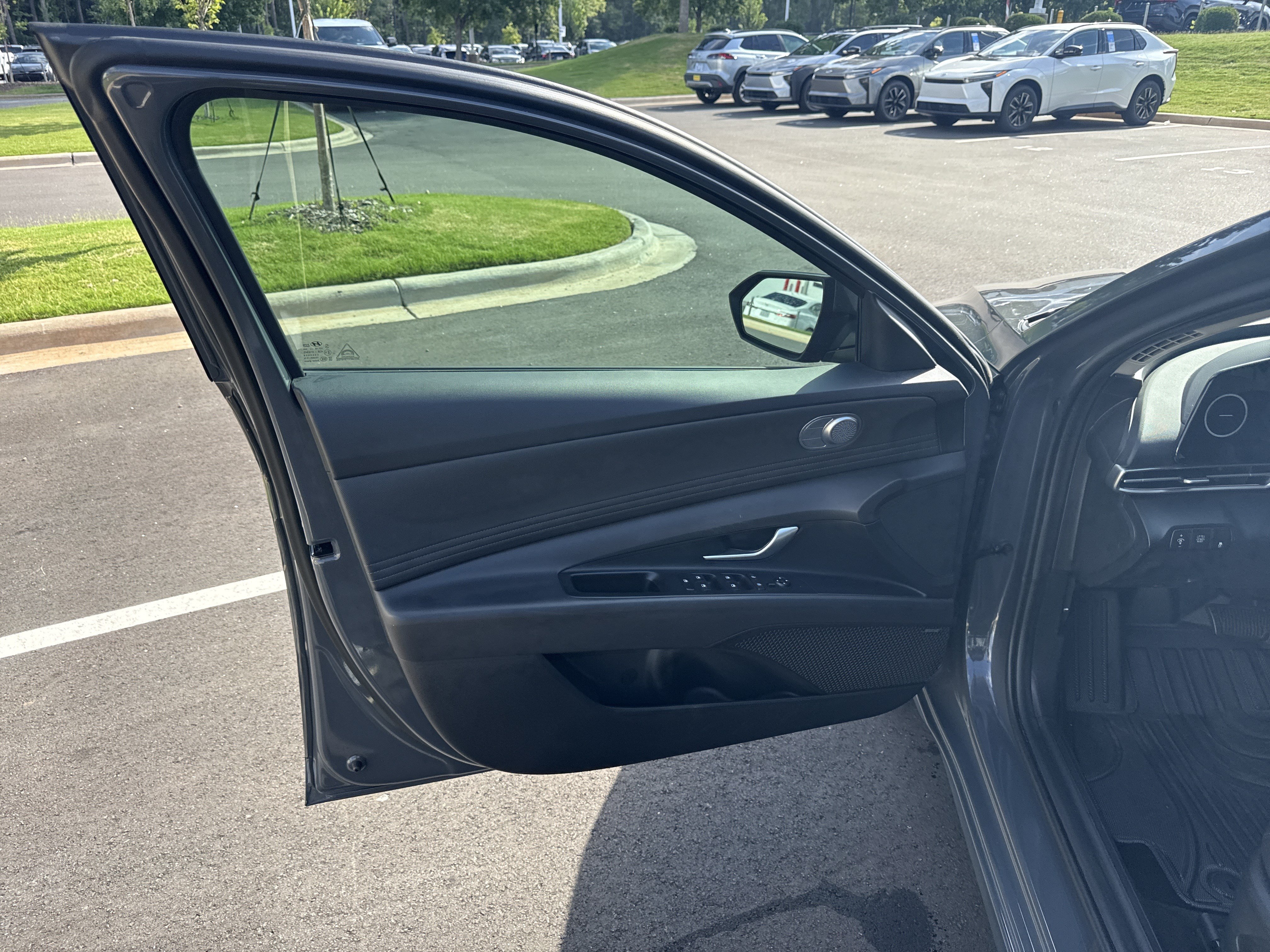 Used 2024 Hyundai Elantra Limited FWD image 14