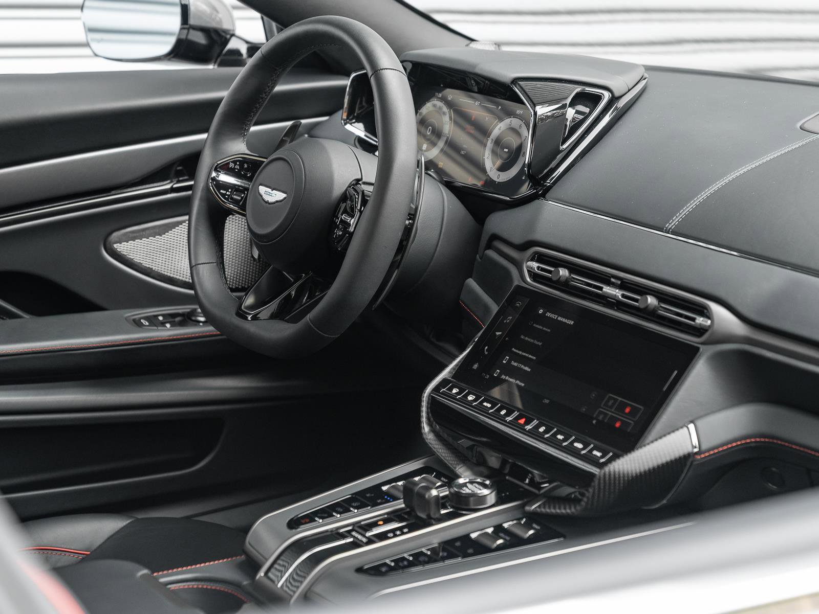Used 2025 Aston Martin Vanquish RWD image 22