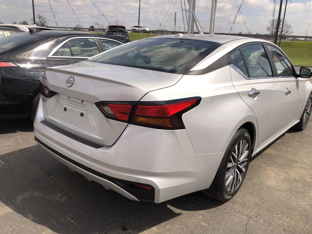 Used 2025 Nissan Altima 2.5 SV FWD image 5