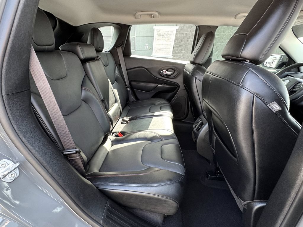 Used 2022 Jeep Cherokee Trailhawk w/ Premium Leather Package AWD/4WD image 36
