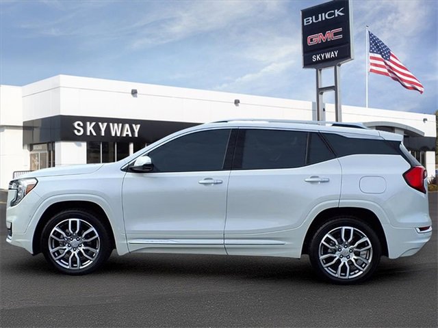 Used 2023 GMC Terrain Denali w/ Denali Premium Package image 8
