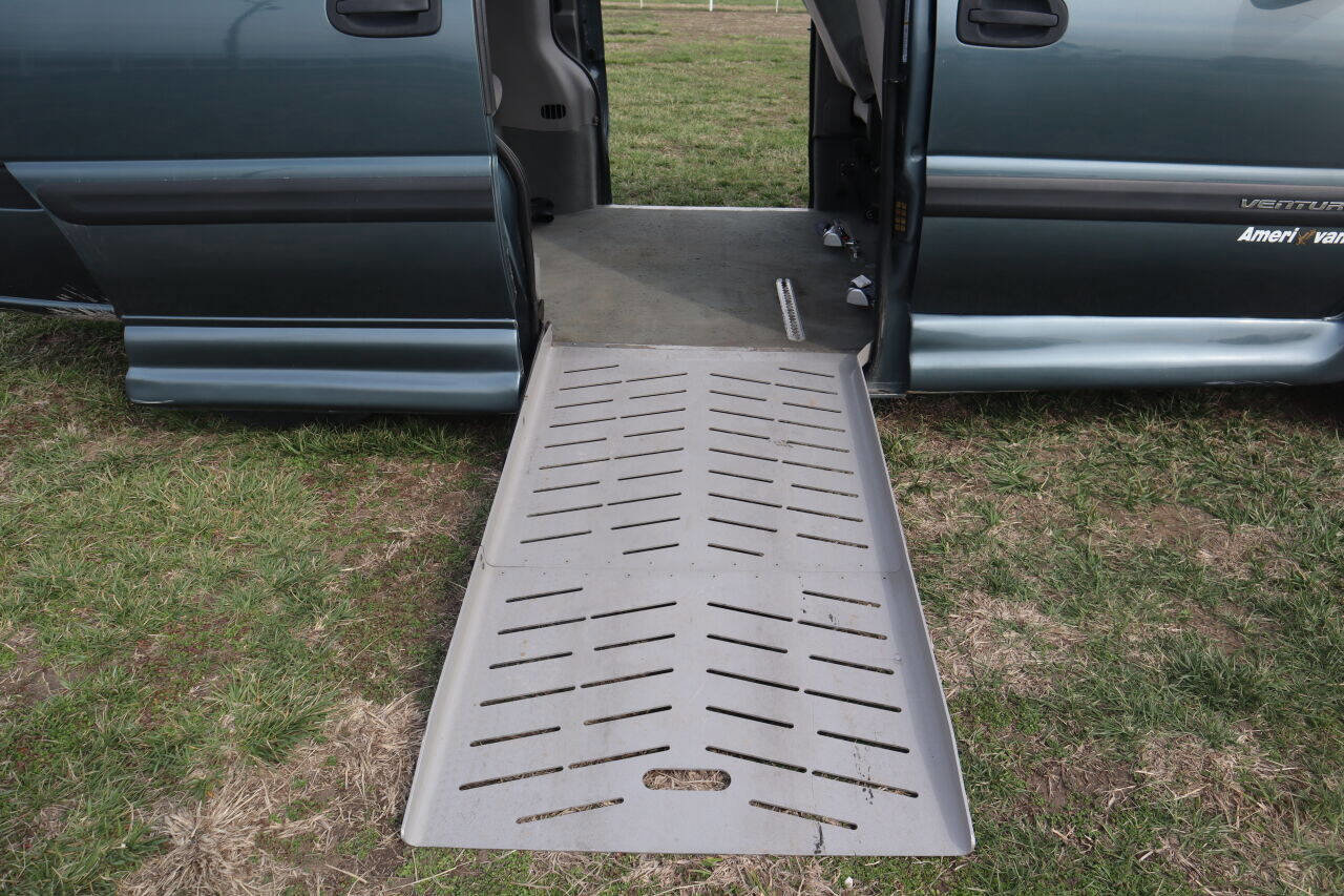 Used 2004 Chevrolet Venture LS w/ Easy Order Package image 21