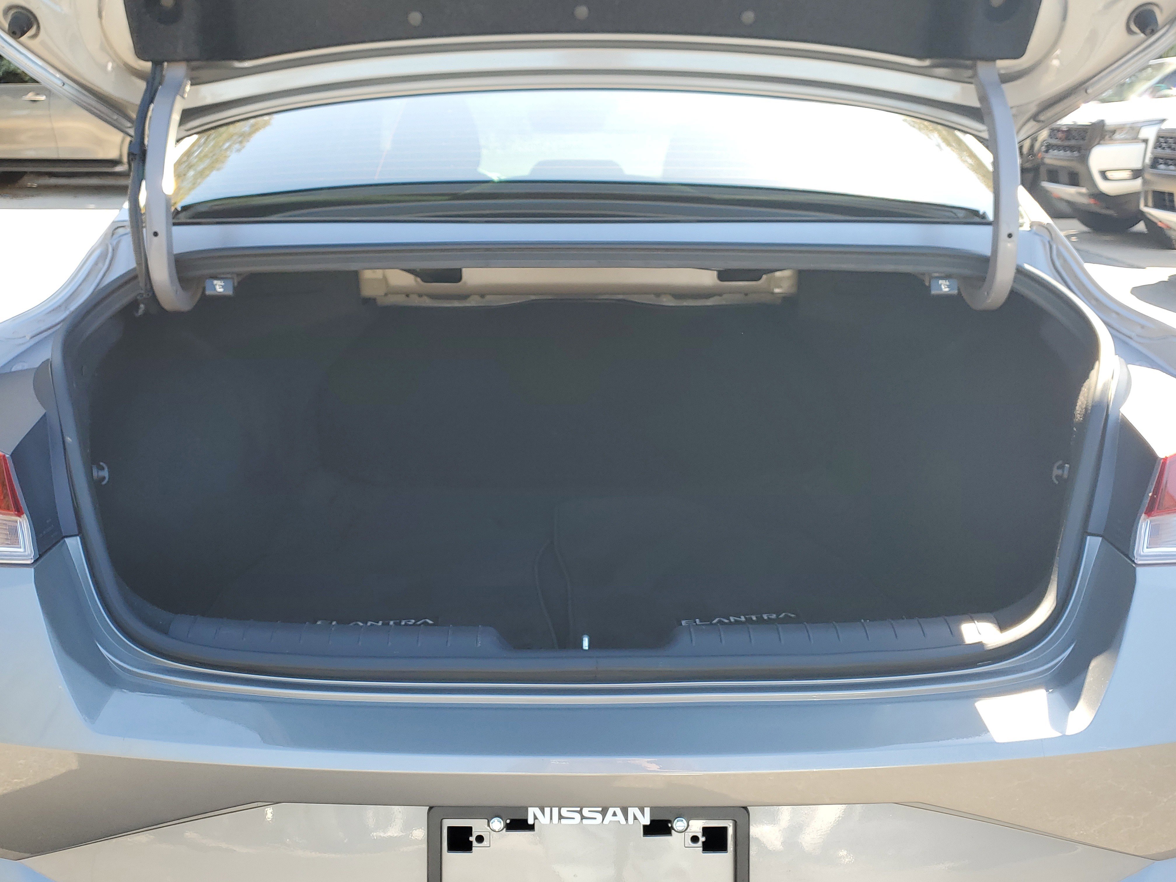 Used 2023 Hyundai Elantra SEL image 9