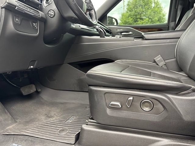 Used 2023 Cadillac Escalade ESV Premium Luxury w/ LPO, Floor Liner Package AWD/4WD image 32