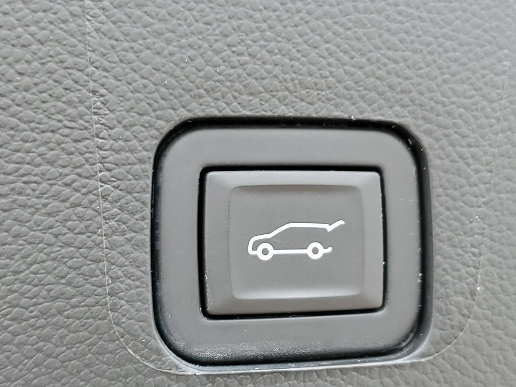 Certified 2023 Chevrolet Traverse LT FWD image 33
