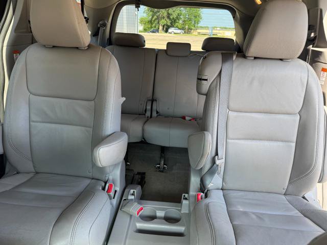 Used 2015 Toyota Sienna XLE FWD image 13