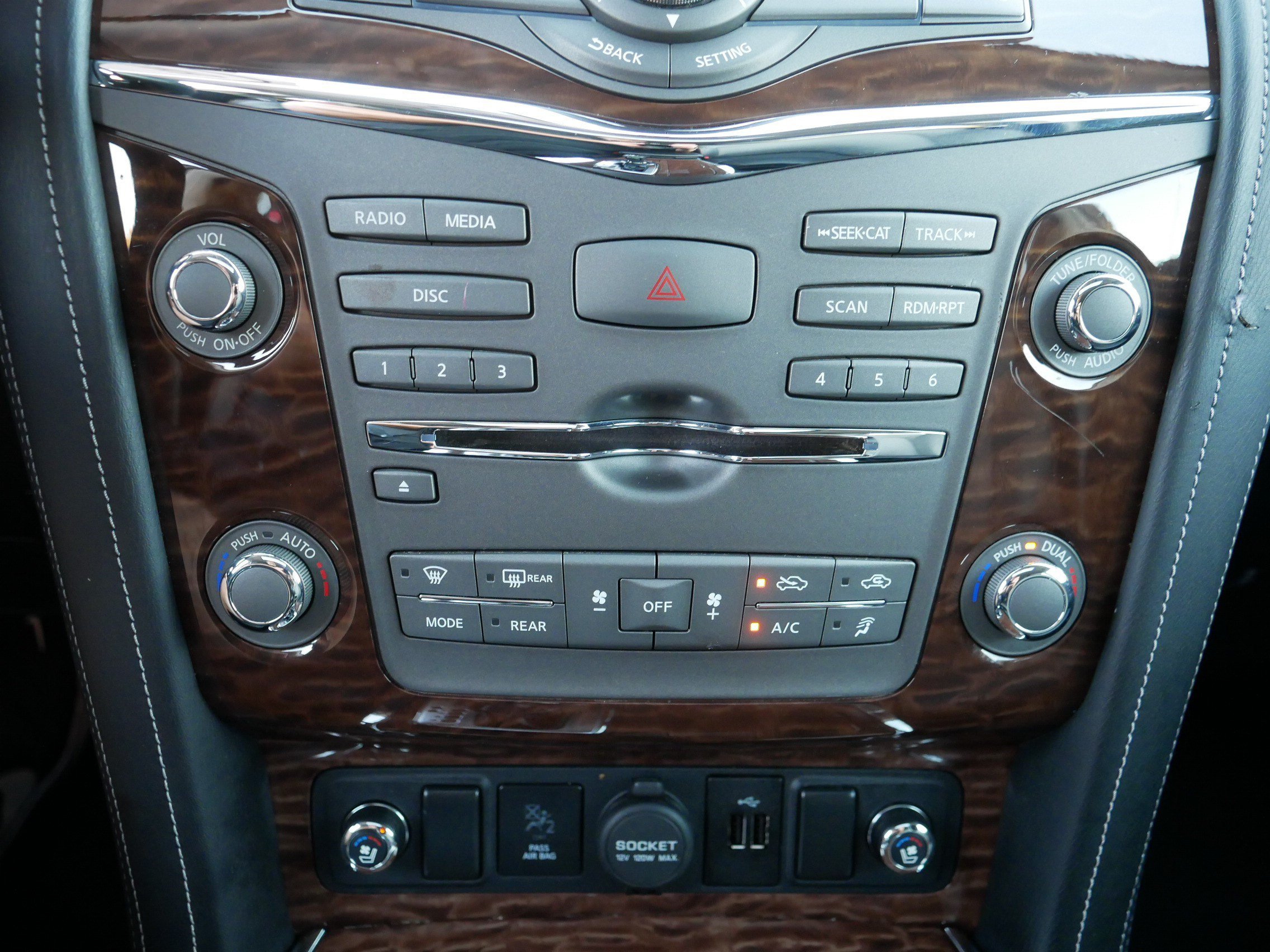 Certified 2018 Nissan Armada Platinum w/ Interior Lighting Package AWD/4WD image 23