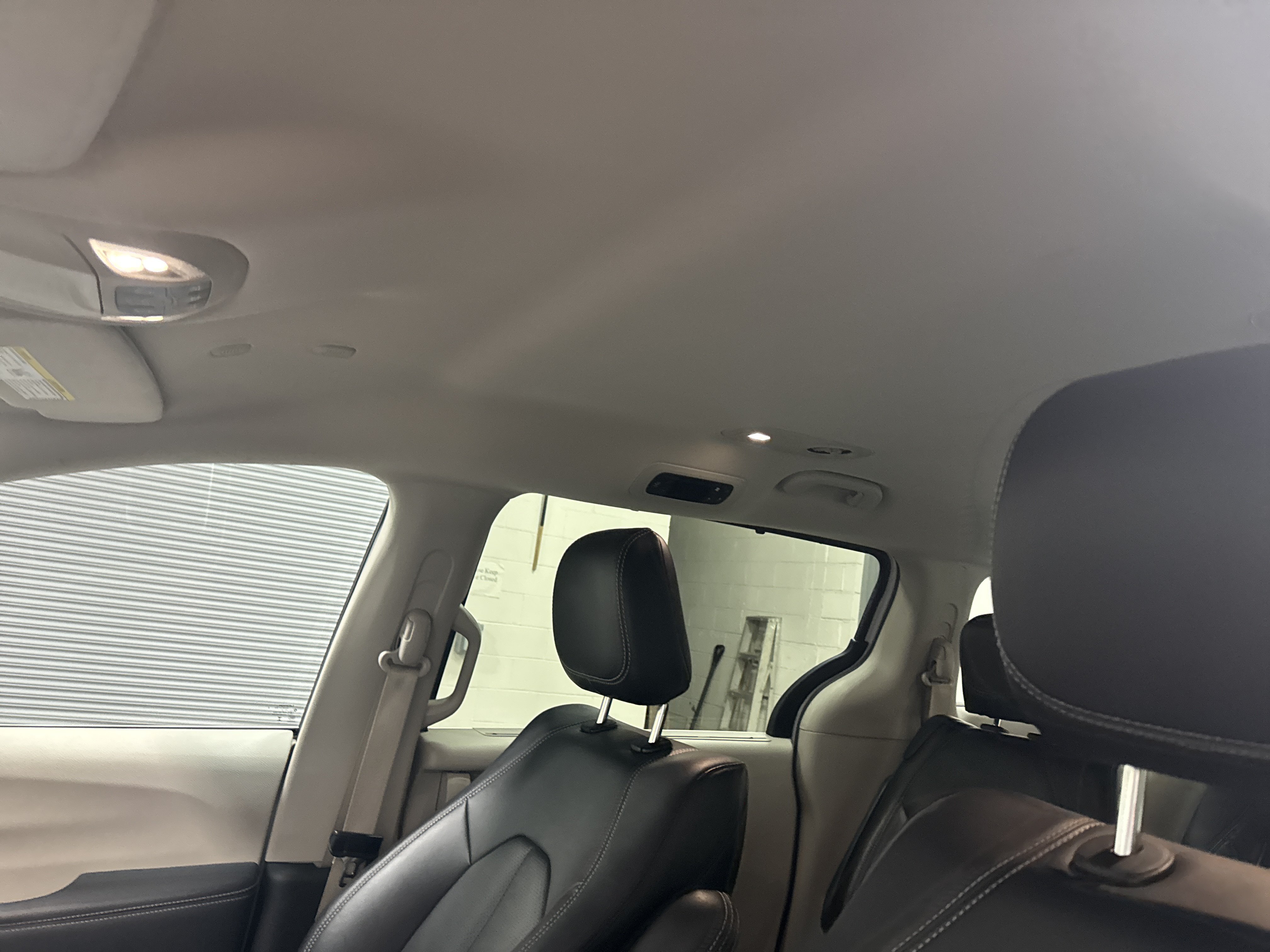 Used 2024 Chrysler Pacifica Touring-L FWD image 12