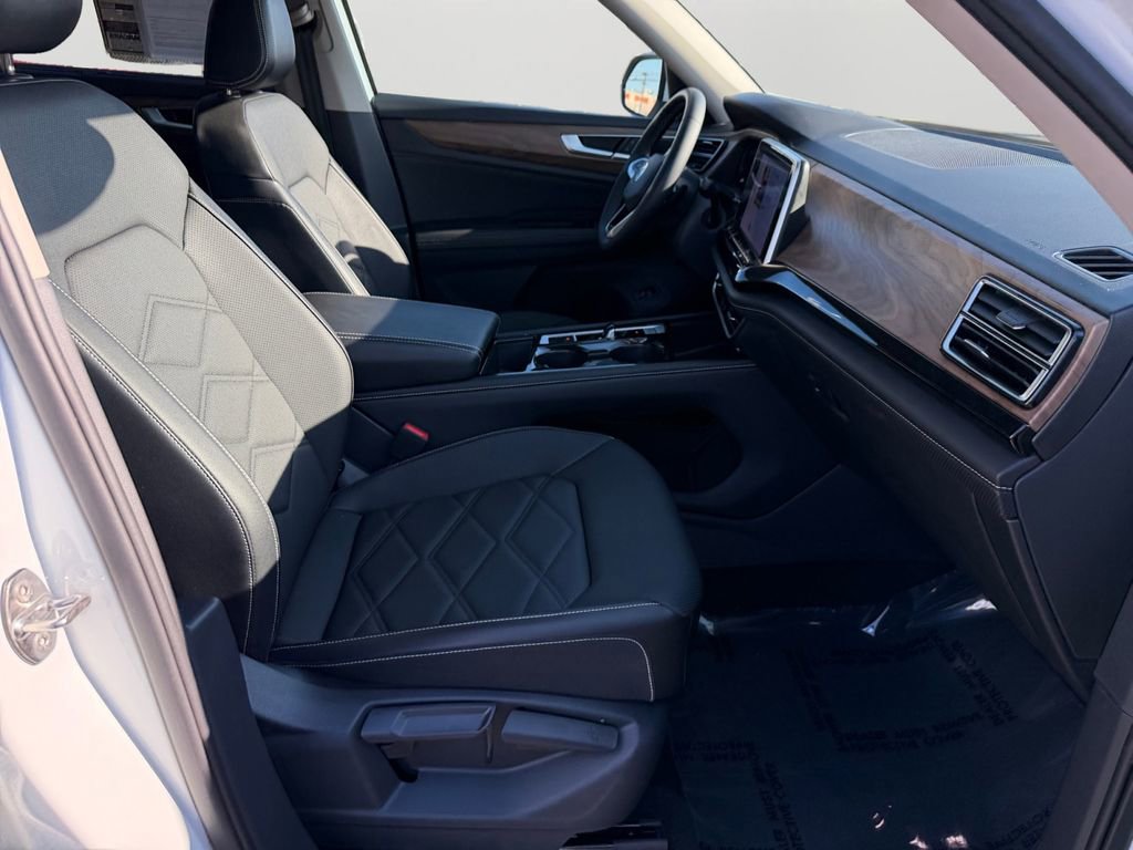 Used 2024 Volkswagen Atlas SE image 12