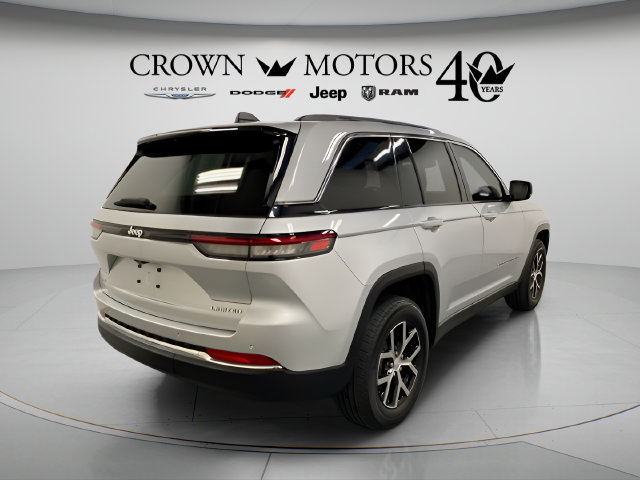 Used 2023 Jeep Grand Cherokee Limited AWD/4WD image 6