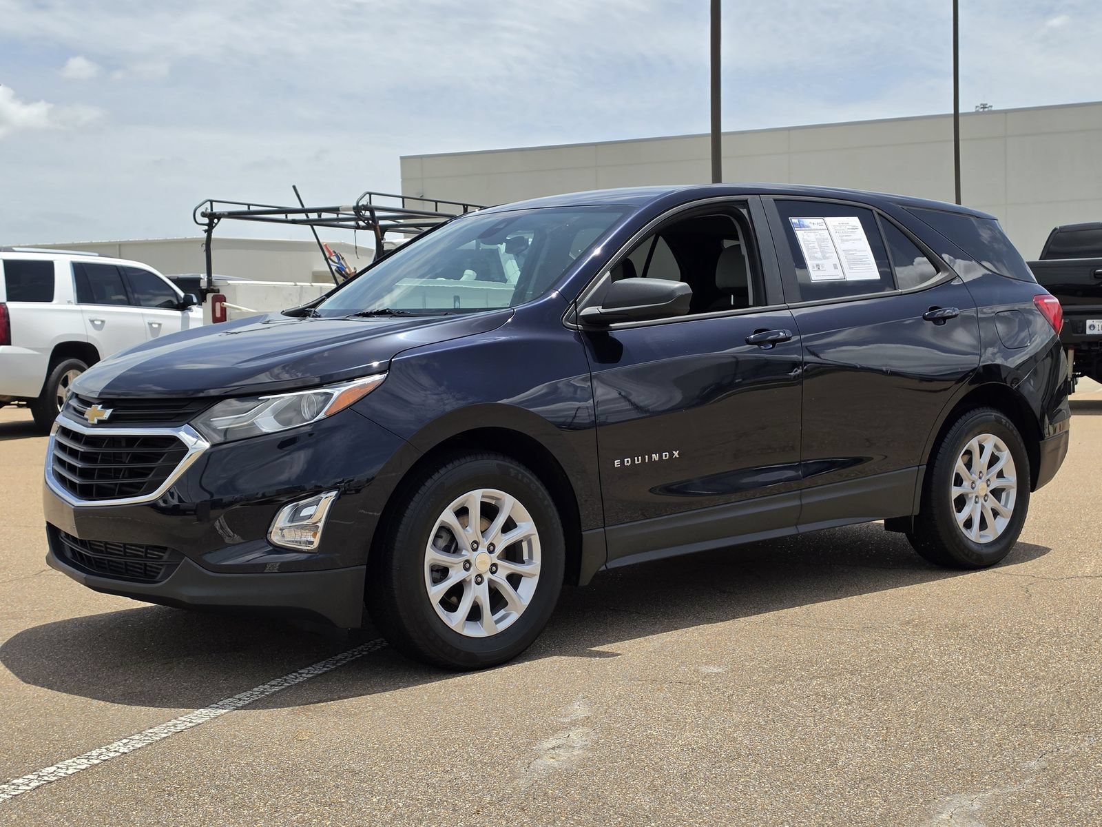 Used 2020 Chevrolet Equinox LS w/ LS Convenience Package FWD image 1