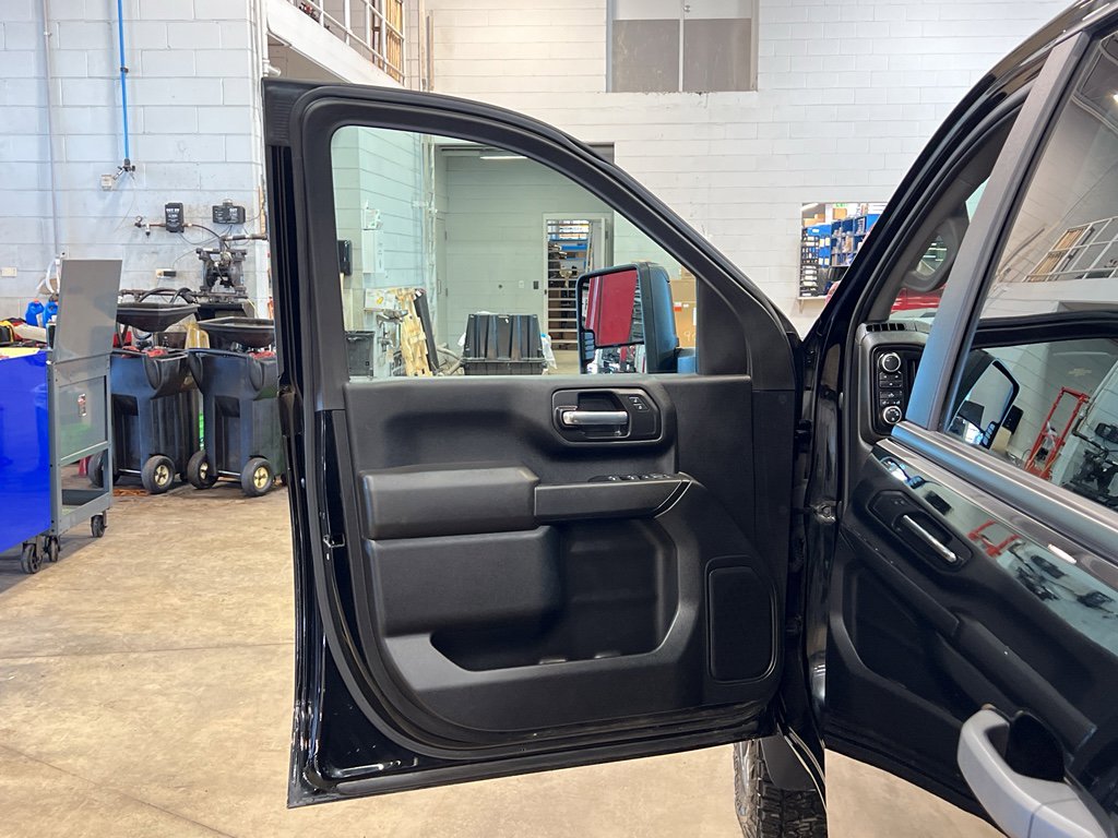 Used 2023 Chevrolet Silverado 2500 Custom w/ Custom Convenience Package image 9