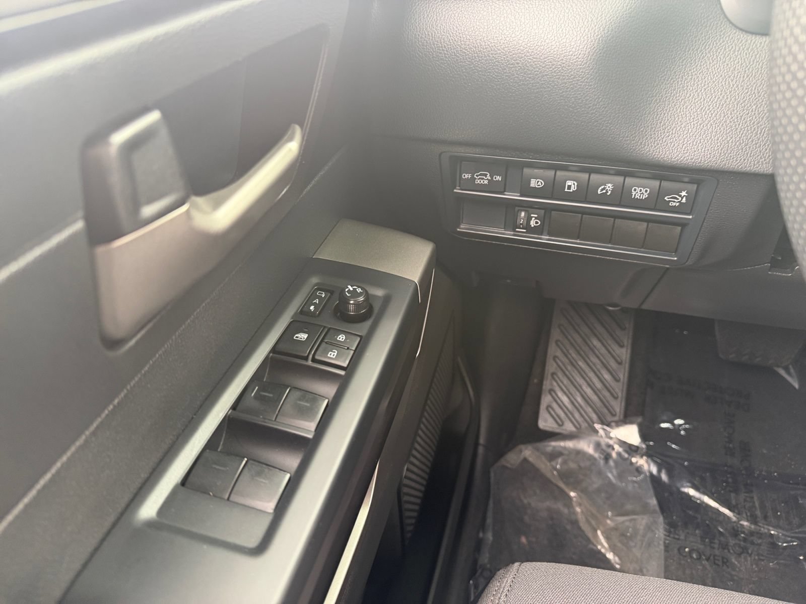 Certified 2025 Toyota Sequoia SR5 AWD/4WD image 23