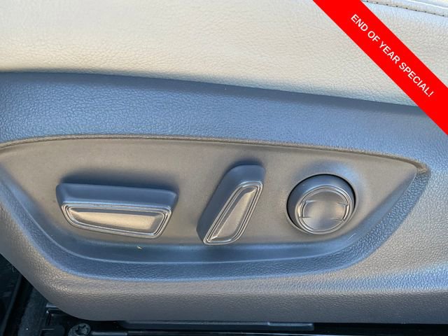 Used 2019 Toyota Camry XSE image 11