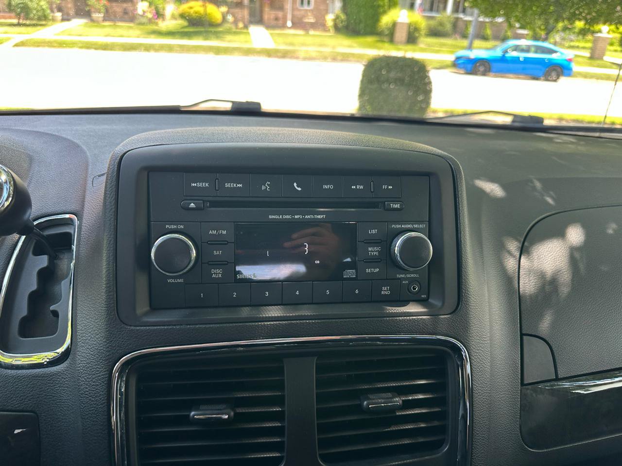 Used 2015 Dodge Grand Caravan American Value Package w/ UConnect Hands-Free Group FWD image 15