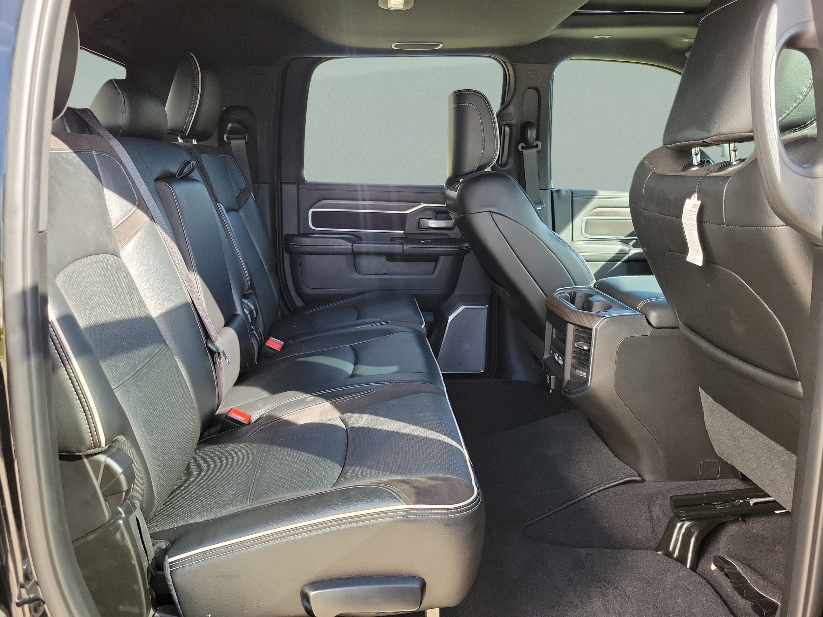 Used 2025 RAM 2500 Laramie AWD/4WD image 28
