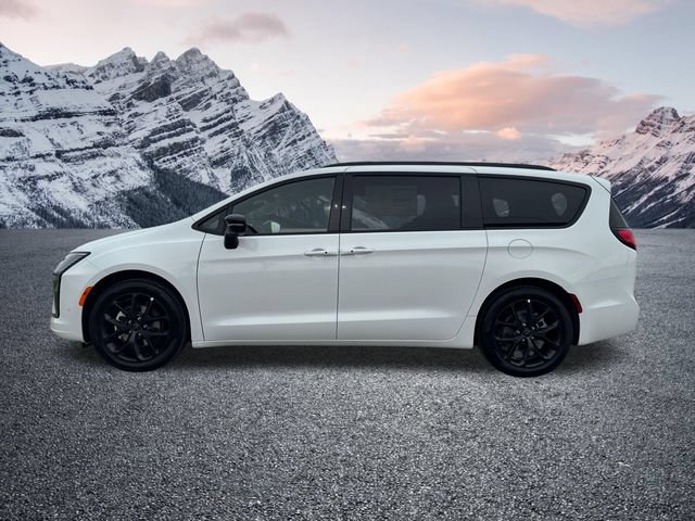 New 2027 Chrysler Pacifica Limited w/ S Appearance Package FWD image 8