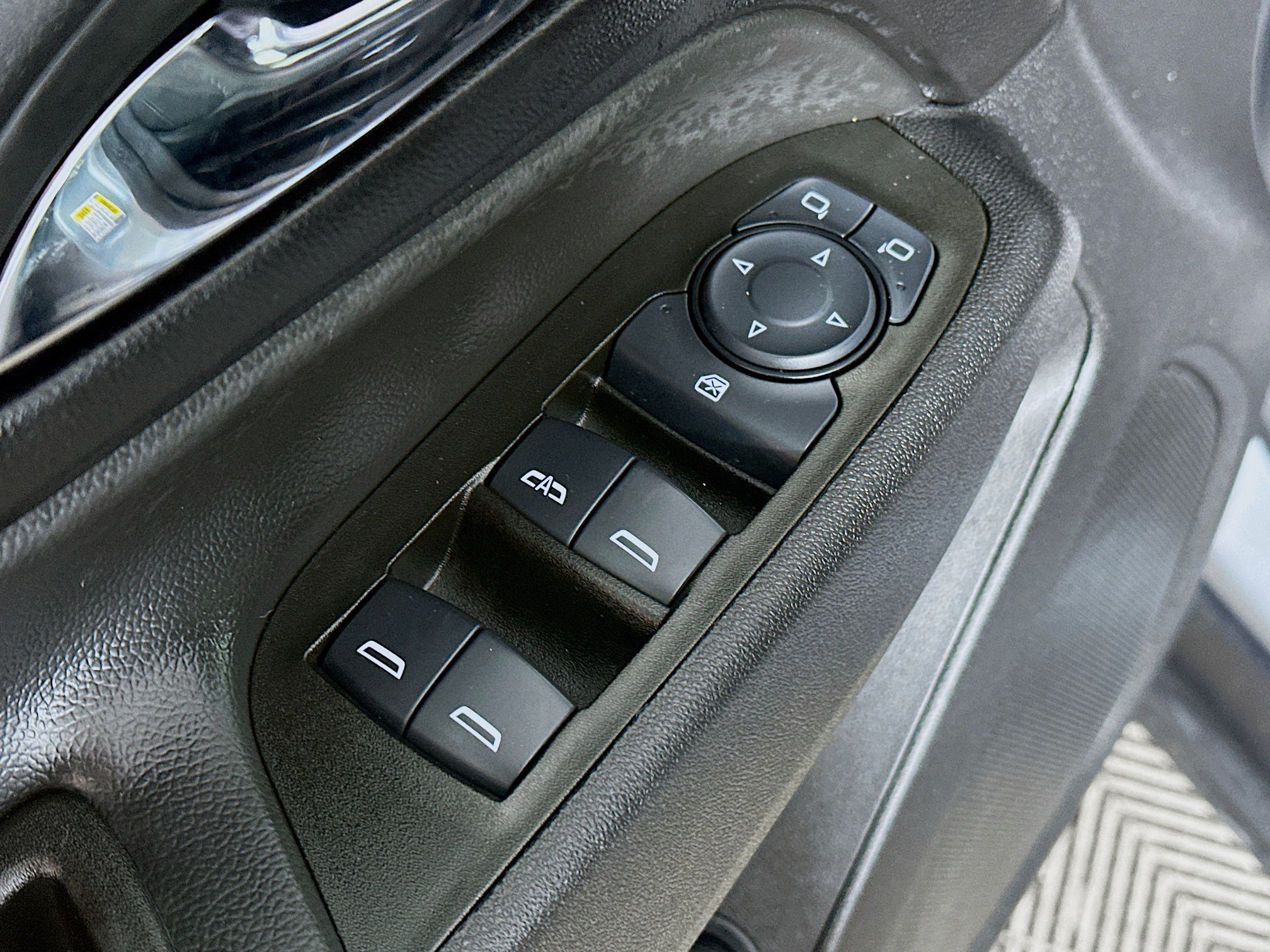Used 2024 Chevrolet Equinox LT FWD image 17