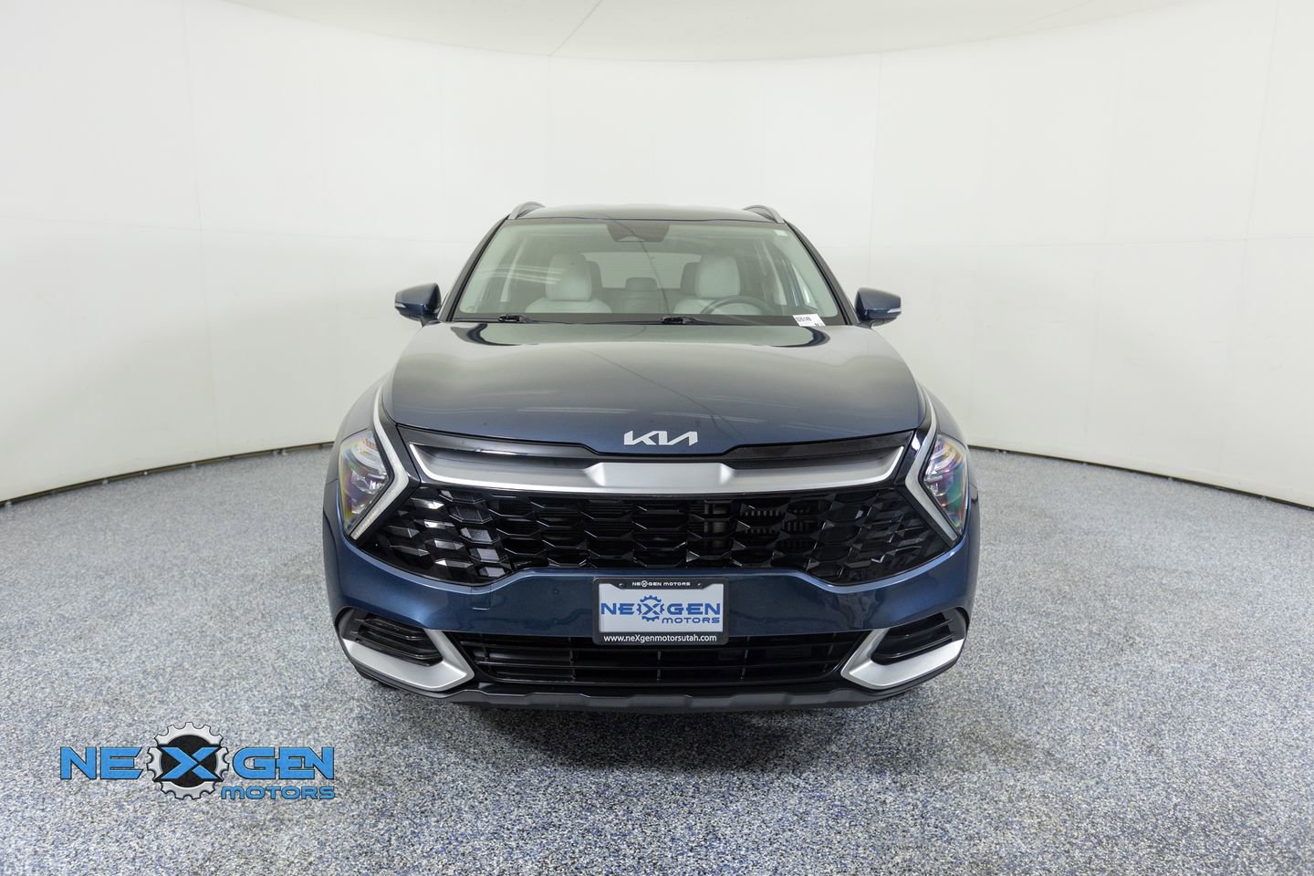 Used 2023 Kia Sportage EX image 2