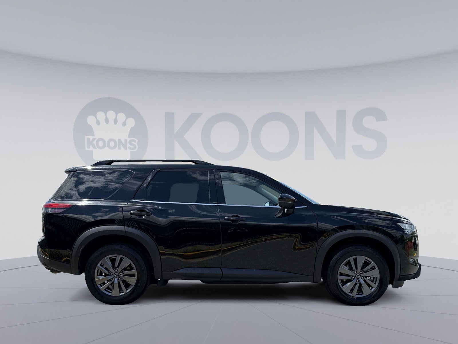 Used 2025 Nissan Pathfinder SV FWD image 12
