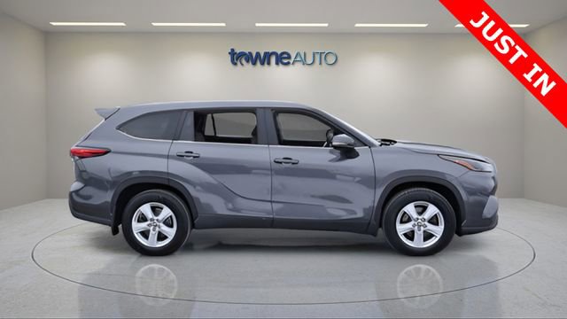 Used 2023 Toyota Highlander LE image 8