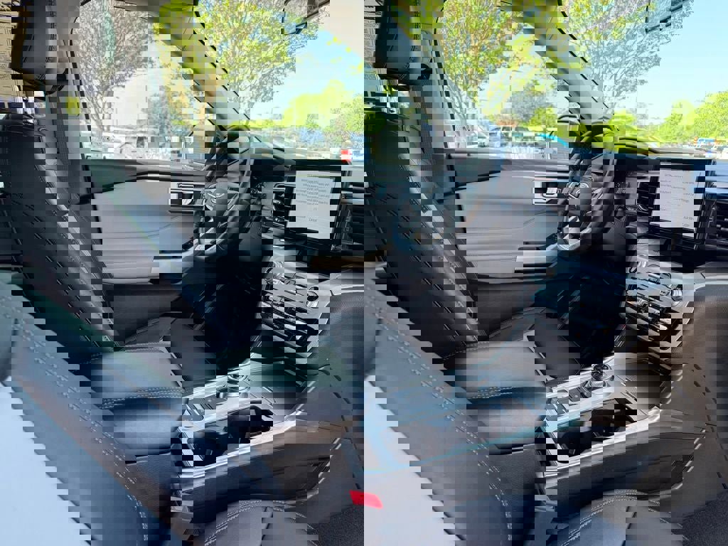 Used 2023 Ford Explorer XLT w/ Equipment Group 202A image 14