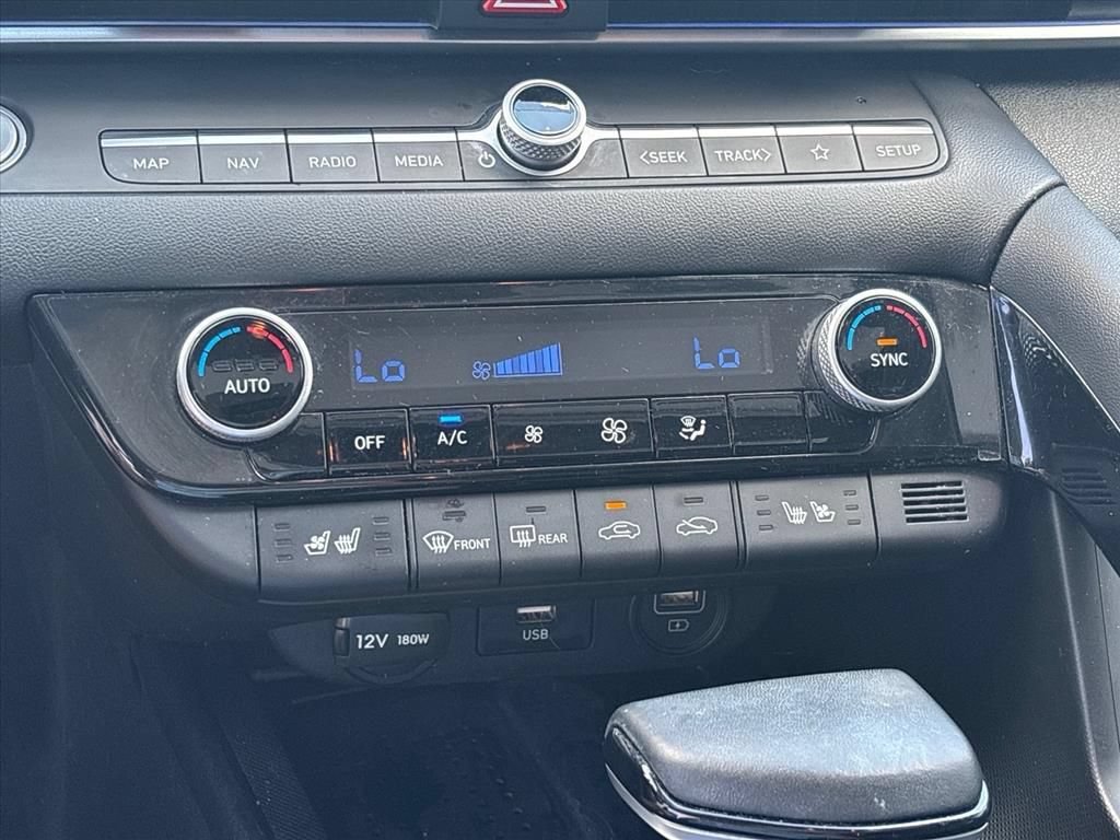 Used 2023 Hyundai Elantra Limited FWD image 18