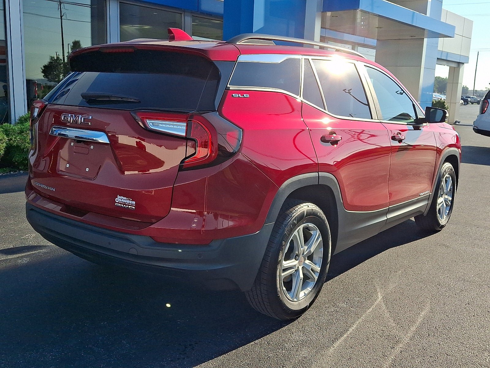 Used 2023 GMC Terrain SLE w/ Driver Convenience Package AWD/4WD image 6