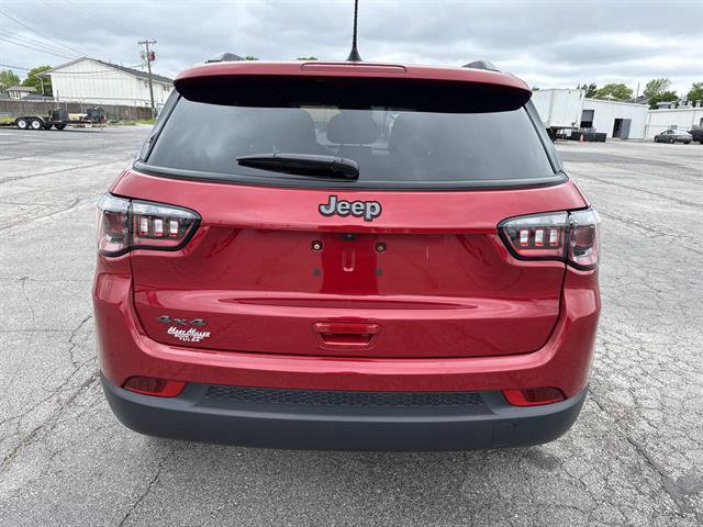 Used 2025 Jeep Compass Latitude w/ Altitude Special Edition AWD/4WD image 5