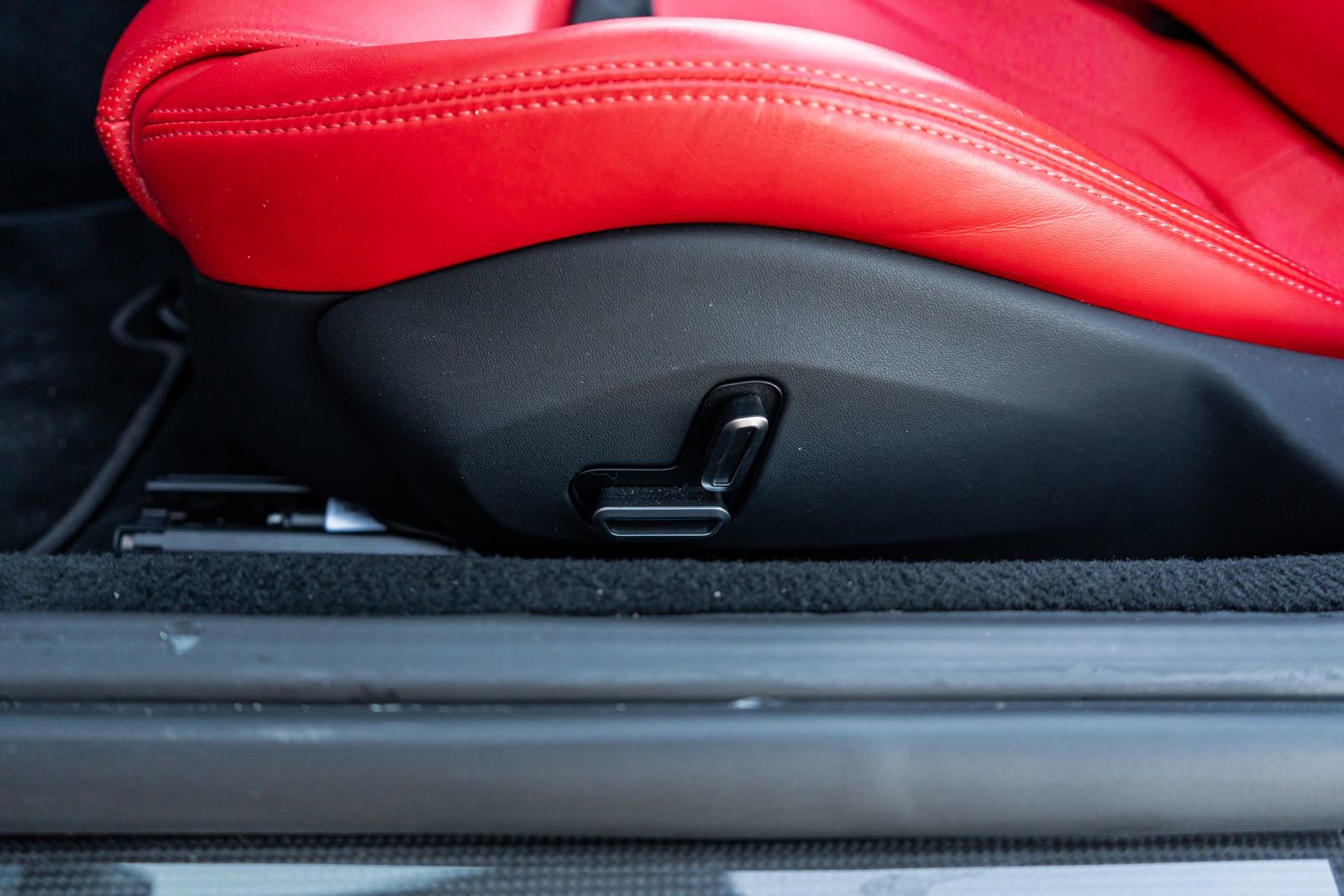 Used 2024 Ferrari Roma Spider image 27