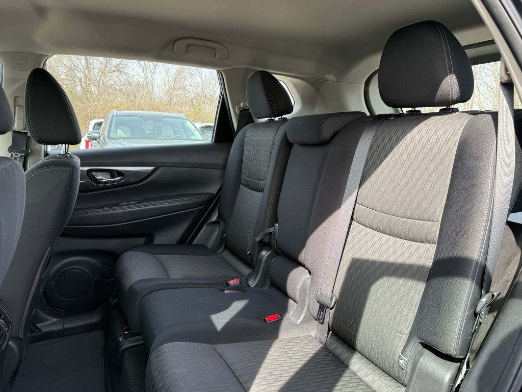 Used 2018 Nissan Rogue S image 11