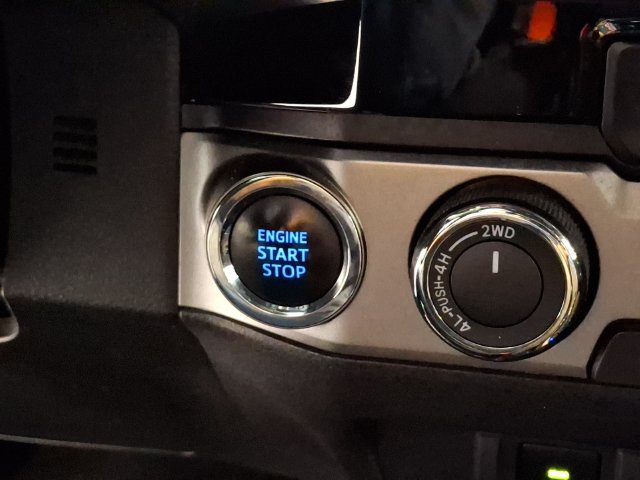 Used 2016 Toyota Tacoma Limited w/ Towing Package AWD/4WD image 27