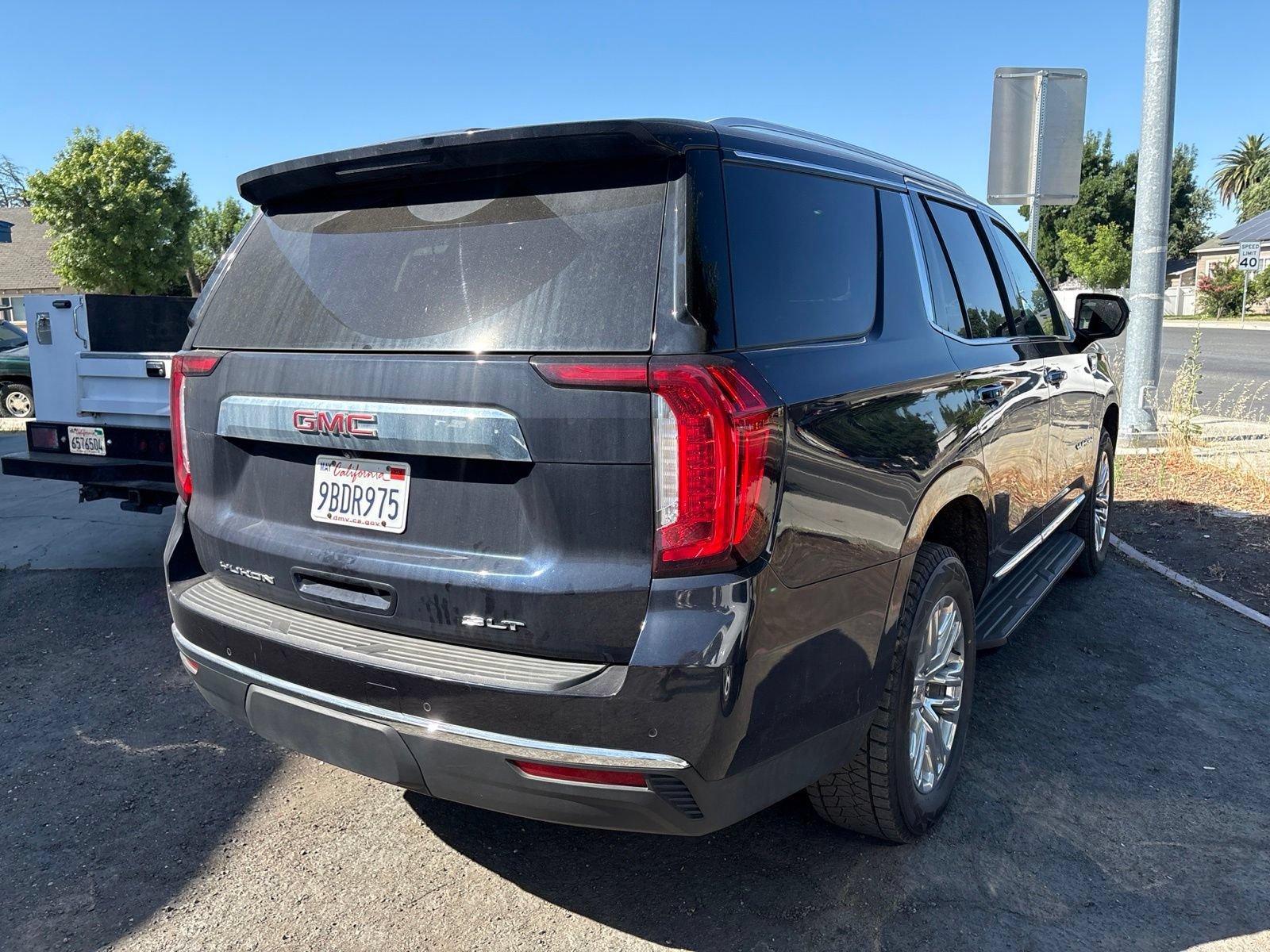 Used 2023 GMC Yukon SLT w/ Max Trailering Package AWD/4WD image 4