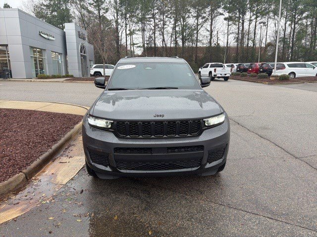 Used 2023 Jeep Grand Cherokee L Laredo image 9