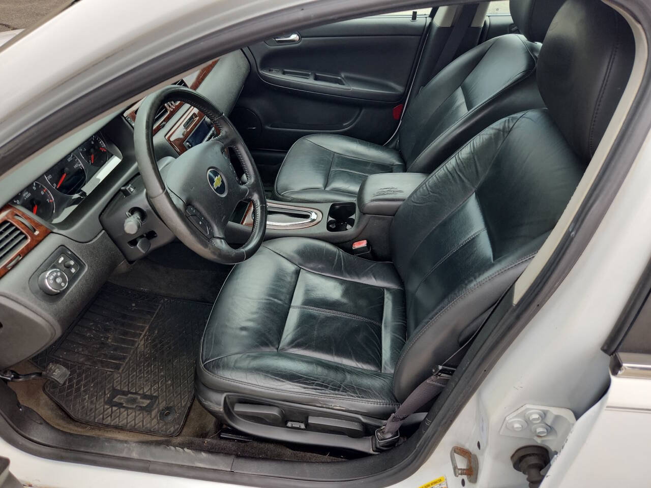 Used 2011 Chevrolet Impala LT w/ Luxury Edition Package FWD image 10