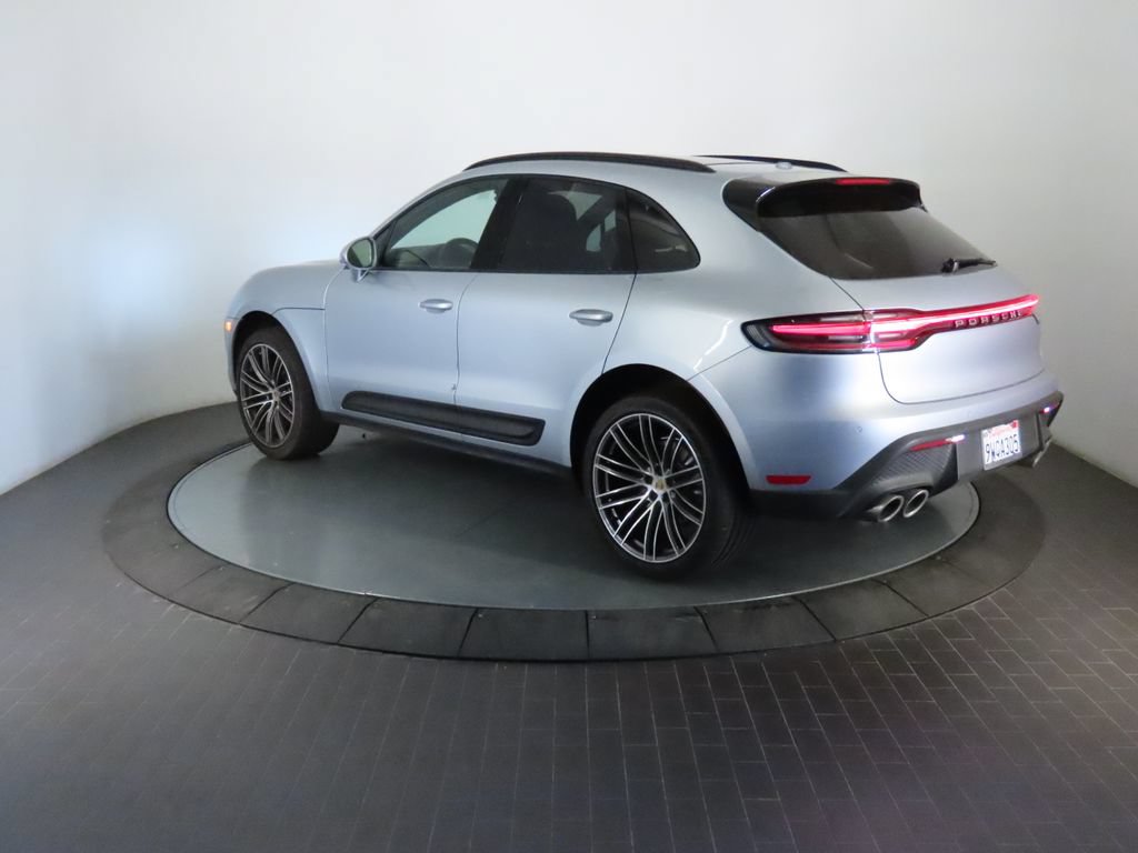 Certified 2026 Porsche Macan AWD/4WD image 3
