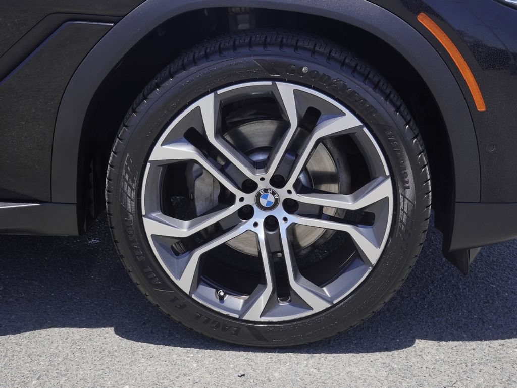 Used 2022 BMW X6 xDrive40i w/ Parking Assistance Package AWD/4WD image 10
