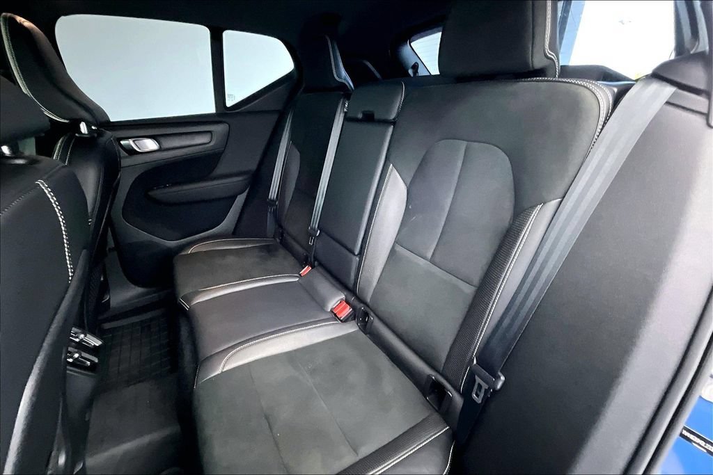 Used 2020 Volvo XC40 T5 R-Design AWD/4WD image 35