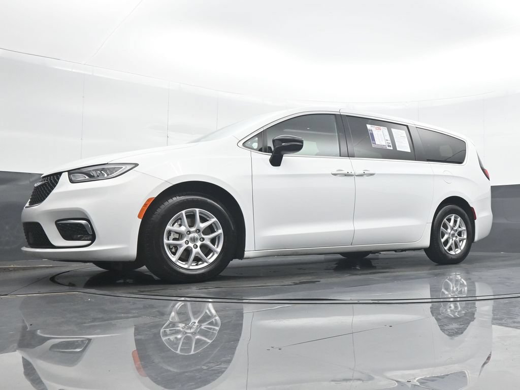 Used 2025 Chrysler Pacifica Select FWD image 26