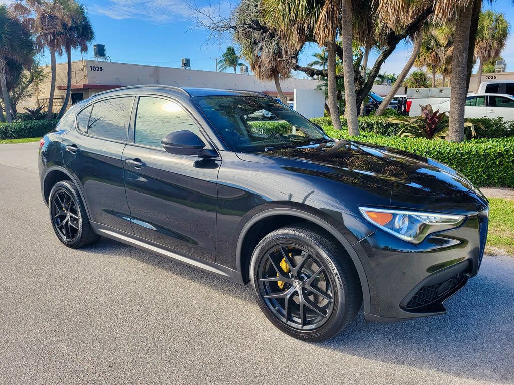Used 2019 Alfa Romeo Stelvio Sprint w/ Nero Edizione image 5