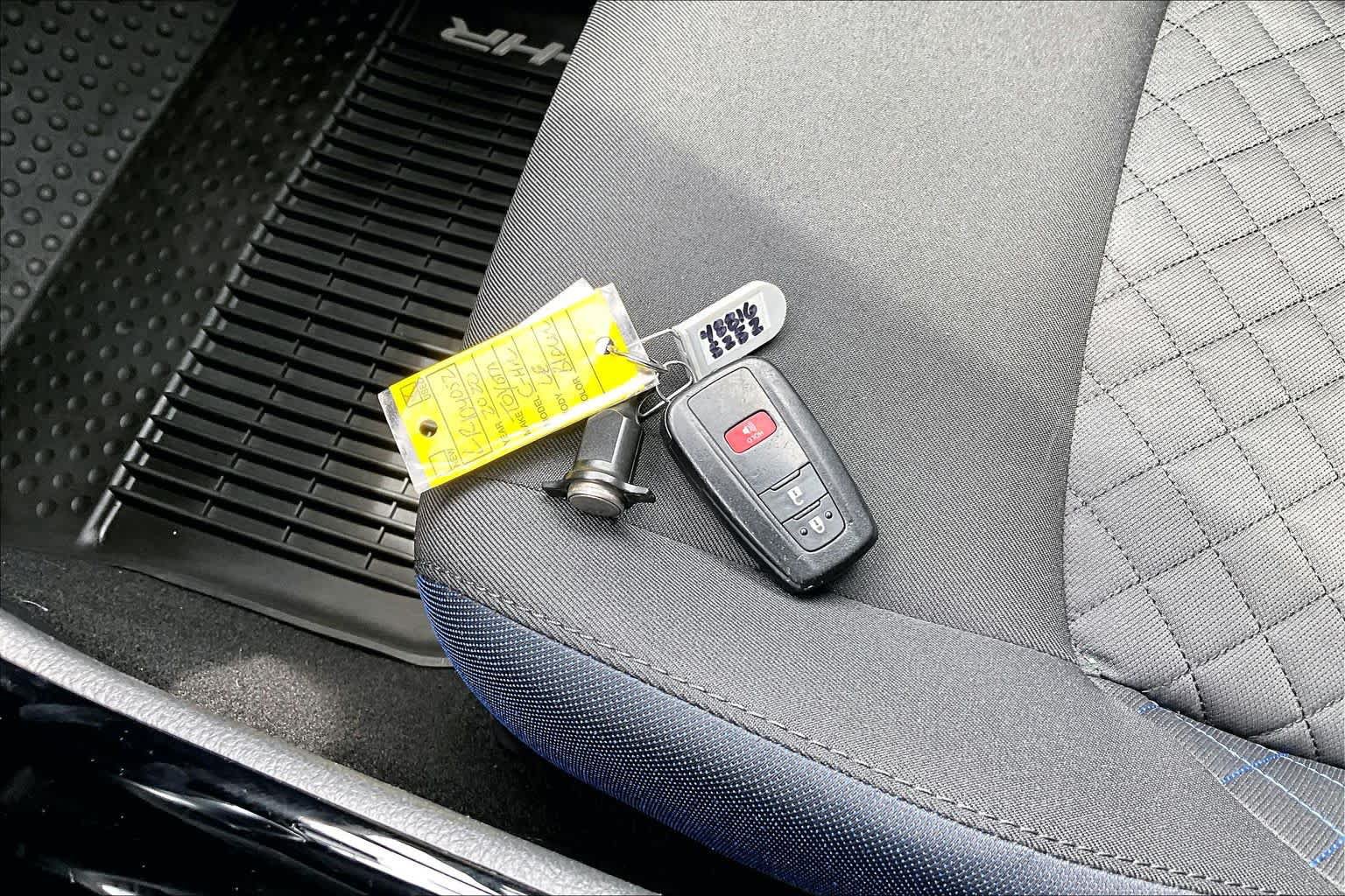 Used 2020 Toyota C-HR XLE FWD image 14