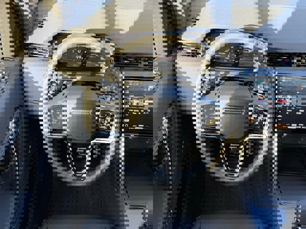 Certified 2025 Land Rover Discovery Sport Dynamic SE image 18