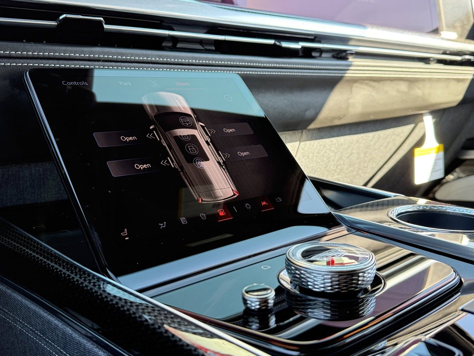 Used 2026 Cadillac Escalade V w/ LPO, ONYX Package image 30